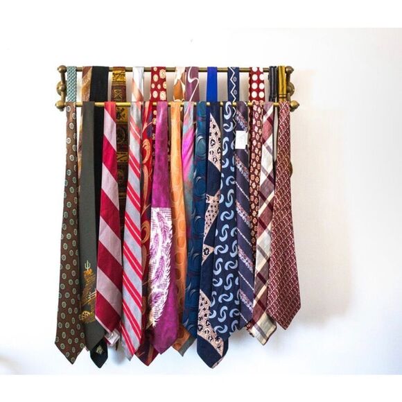 Vintage Mystery Tie!! - Picture 1 of 3